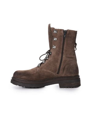 Estilo Emporio Superstud Suede Boot - Mud