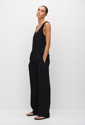 Matteau Fluid scoop Tank - Black