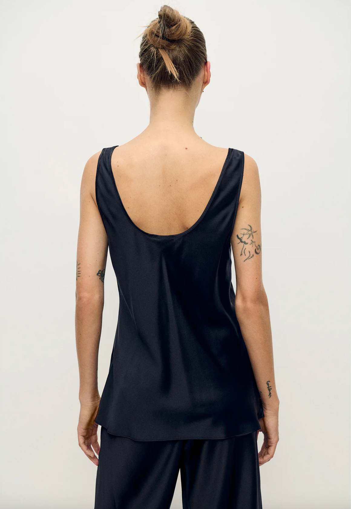 Silk Laundry Scoop Neck Tank - Black