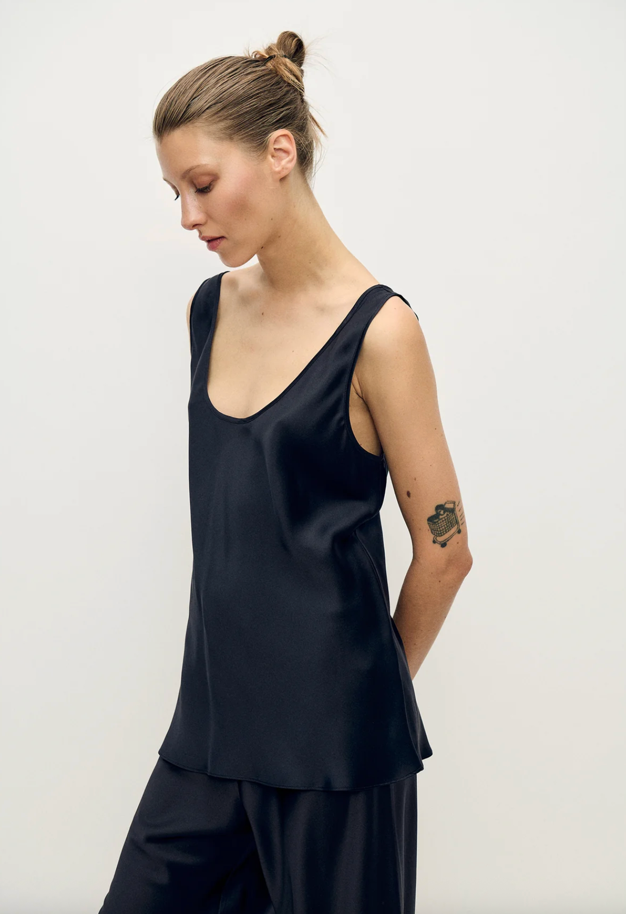SILK LAUNDRY - Nik and She SILK LAUNDRY - Nik and She