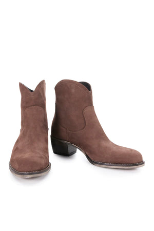 Estilo Emporio Nubuk Love Zip Boot - Chocolate